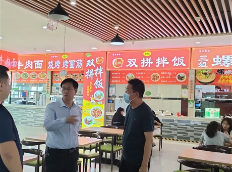 副校長深入食堂檢查指導(dǎo)，護(hù)航新生就餐“第一餐”