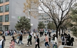 人間四月芬芳盡，逢春總有賞花情