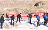 行政第二黨支部開展“創(chuàng)建文明城市，建設(shè)美麗鄉(xiāng)村行”主題黨日活動(dòng)