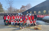 “大雪如約至 志愿暖人心”青年志愿者協(xié)會開展校園周邊積雪清掃活動(dòng)