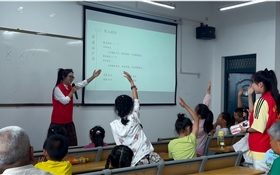 青春三下鄉(xiāng)∣童語同音  共筑未來——“聲潤?quán)l(xiāng)土”志愿服務(wù)團(tuán)開展社區(qū)兒童推普特色活動(dòng)